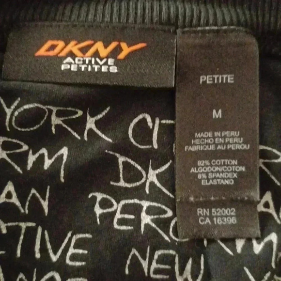 ⭐️🌹DKNY vneck tshirt - Picture 6 of 7